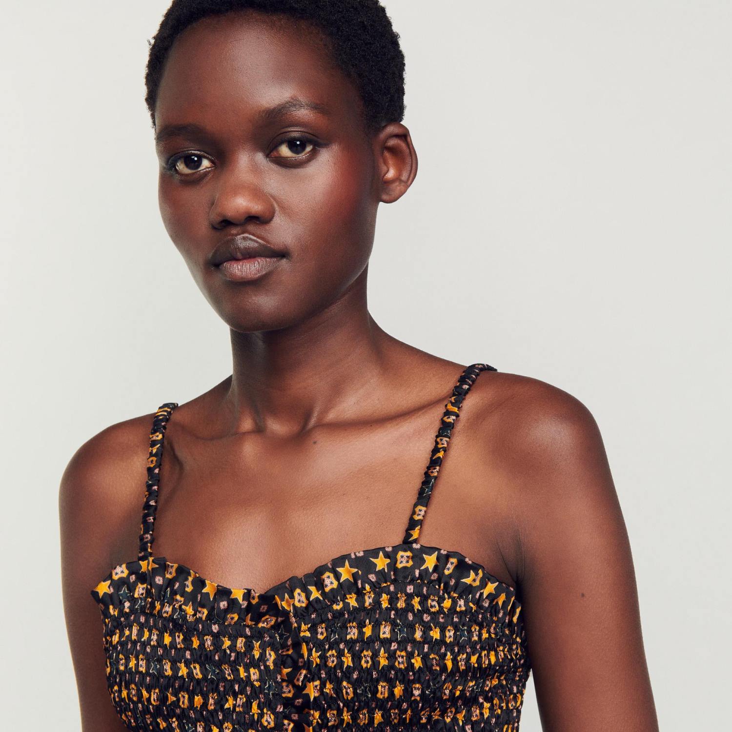 vêtements Sandro Paris haut court smocké noir femmes XLXD70