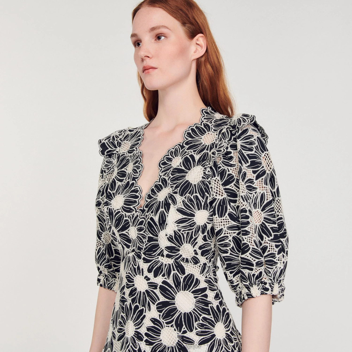 vêtements Sandro Paris robe courte en tissu brodé noir femmes XLXD251